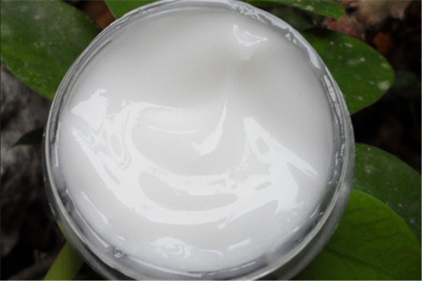 乳液每天涂很多次可以吗 乳液每天用多少合适 乳液每天涂很多次可以吗 乳液每天用多少合适