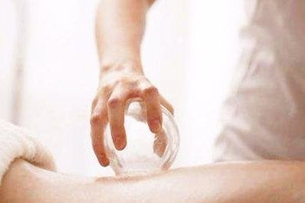 拔火罐后多长时间可以洗澡 拔火罐之前可以洗澡吗 拔火罐后多长时间可以洗澡 拔火罐之前可以洗澡吗