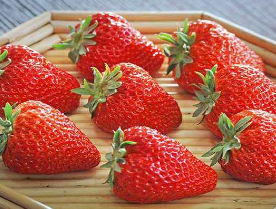 草莓洗了为什么会掉皮?草莓一洗就烂是什么原因