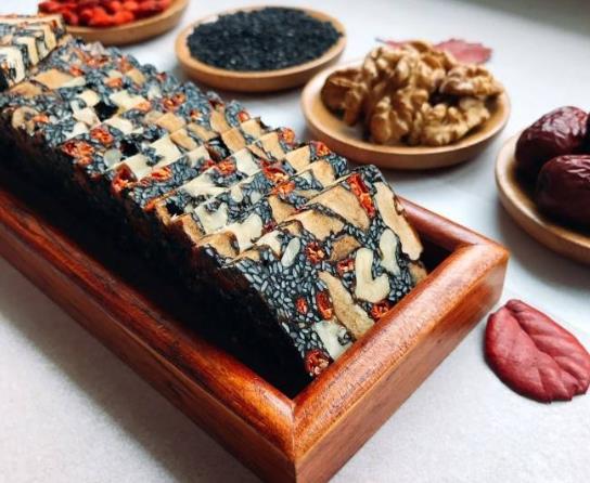 阿胶糕做好放冰箱冷却还是自然冷却?阿胶糕做好了有点软怎么办