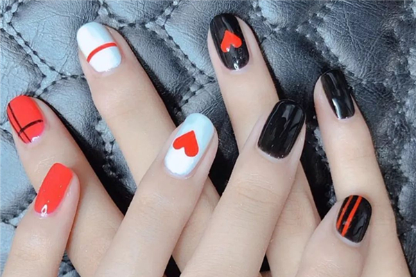 美甲一般维持多久 美甲可以自己扣下来吗 美甲一般维持多久 美甲可以自己扣下来吗