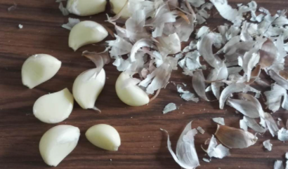 剥皮的大蒜粒冷藏还是冷冻1