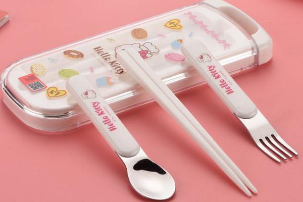 儿童餐具有保质期吗 儿童餐具套装是什么 儿童餐具有保质期吗 儿童餐具套装是什么