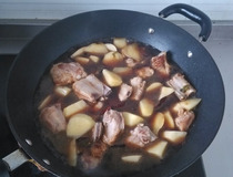 排骨的最好炖法 试试这道土豆炖排骨11