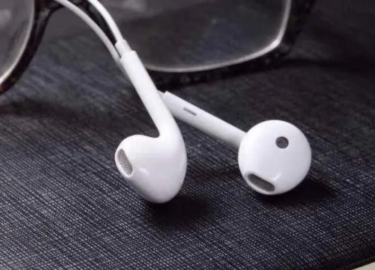 耳机音量调低也会损伤听力吗?天天听耳机时间久了对听力有影响吗