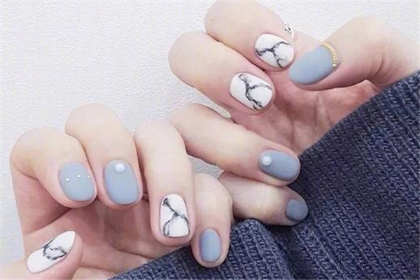 美甲一般维持多久 美甲可以自己扣下来吗 美甲一般维持多久 美甲可以自己扣下来吗