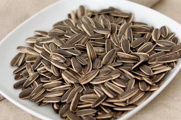 葵瓜子的营养价值及功效与作用 葵瓜子好处和坏处 葵瓜子的营养价值及功效与作用 葵瓜子好处和坏处