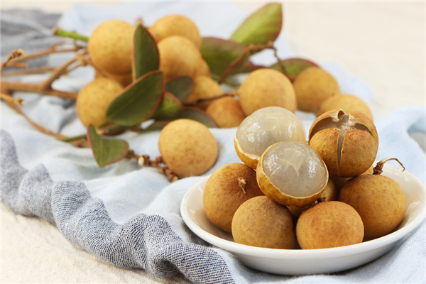 龙眼是干的还是湿的 龙眼的功效和作用 龙眼是干的还是湿的 龙眼的功效和作用