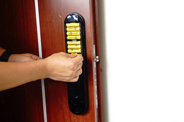 指纹锁安装 指纹锁安装有什么方法?指纹锁安装的流程介绍