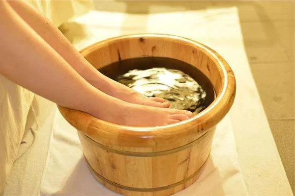热水泡脚可以排毒吗 热水泡脚可以去脚气吗 热水泡脚可以排毒吗 热水泡脚可以去脚气吗