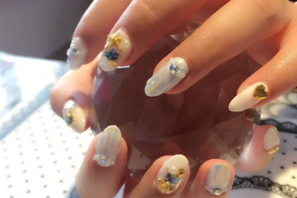 光疗胶是干嘛用的 光疗胶可以粘甲片吗 光疗胶是干嘛用的 光疗胶可以粘甲片吗