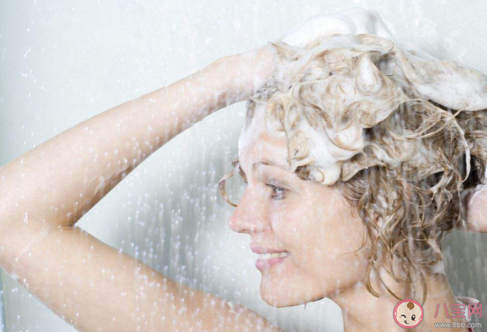 头发淋雨了不洗会怎样 淋雨后一定要洗头发吗 头发淋雨了不洗会怎样 淋雨后一定要洗头发吗