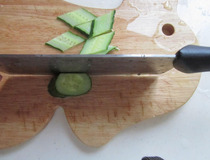 菱角炒肉做法图解 简单做出特色风味小炒菜3