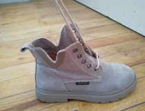 作战靴鞋带系法 这样系鞋带牢固又美观1