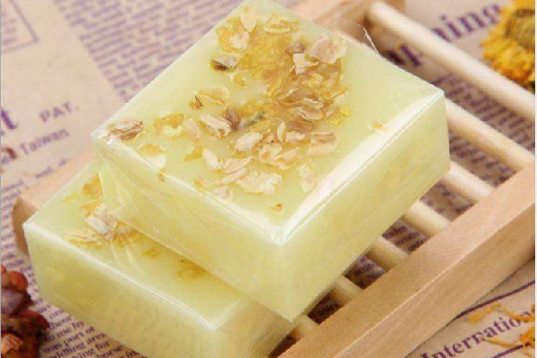 手工皂和普通香皂的区别 手工皂适合敏感肌吗 手工皂和普通香皂的区别 手工皂适合敏感肌吗