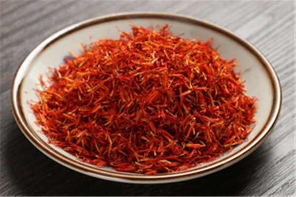 红花和什么一起泡水喝最好 红花可以和红糖一起泡水喝吗 红花和什么一起泡水喝最好 红花可以和红糖一起泡水喝吗