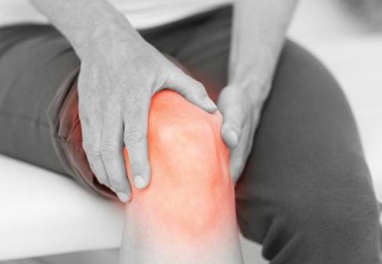 腿怕风怕冷是风湿吗?年轻人膝盖突然无征兆疼痛是怎么回事