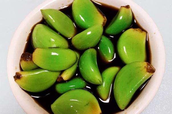 腊八蒜怎么腌制又绿又好吃 腊八蒜的功效和作用 腊八蒜怎么腌制又绿又好吃 腊八蒜的功效和作用