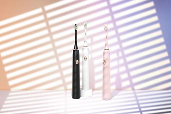 电动牙刷可以美白牙齿吗 电动牙刷可以刷烤瓷牙吗 电动牙刷可以美白牙齿吗 电动牙刷可以刷烤瓷牙吗