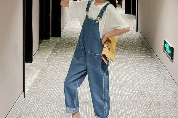 背带裤会不会显胖 个子矮的女生适合穿背带裤吗 背带裤会不会显胖 个子矮的女生适合穿背带裤吗