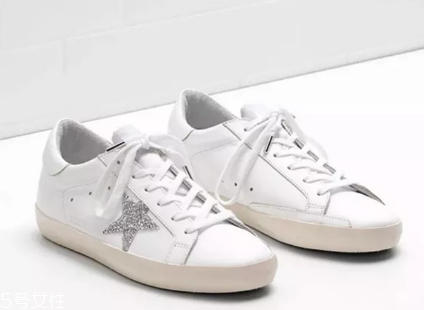 2022流行的小白鞋品牌 今年最火爆的小白鞋品牌 2022流行的小白鞋品牌 今年最火爆的小白鞋品牌