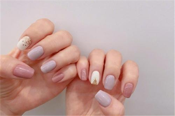 美甲一般维持多久 美甲可以自己扣下来吗 美甲一般维持多久 美甲可以自己扣下来吗