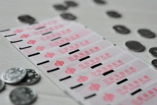 想买彩票中大奖的人是不是脑子有问题?人在最穷的时候买彩票能中吗