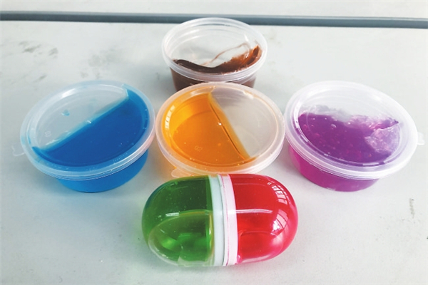 水晶泥弄到头发上怎么去掉 水晶泥是什么材料做的 水晶泥弄到头发上怎么去掉 水晶泥是什么材料做的