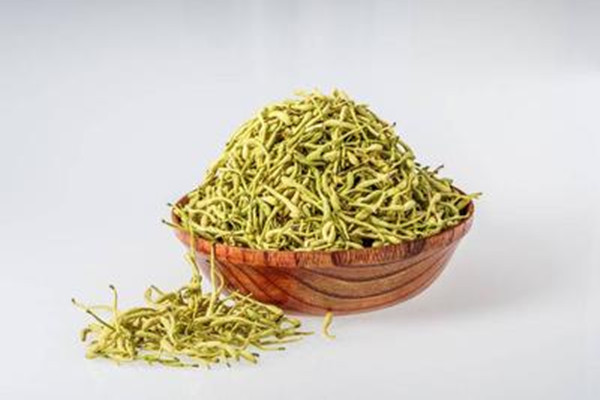 金银花泡水哪些人不能喝 金银花泡水是苦的吗 金银花泡水哪些人不能喝 金银花泡水是苦的吗