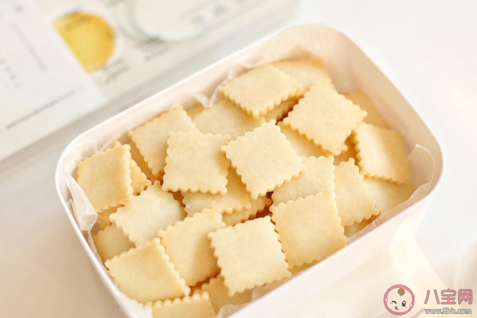 糖粉和糖霜的区别是什么 糖粉和糖霜可以相互替代吗 糖粉和糖霜的区别是什么 糖粉和糖霜可以相互替代吗