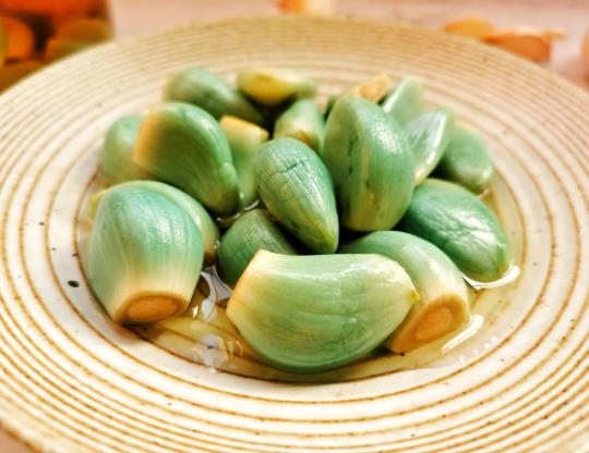 腊八蒜如何保鲜不褪色?腊八蒜怎么腌制才能绿