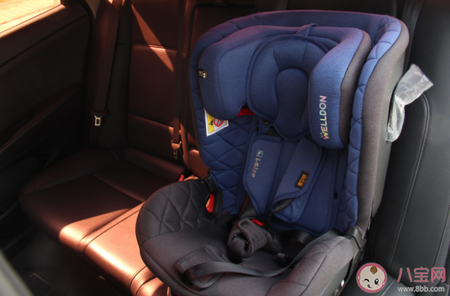宝宝穿羽绒服坐安全座椅安全吗 安全座椅安装误区及对策 宝宝穿羽绒服坐安全座椅安全吗 安全座椅安装误区及对策