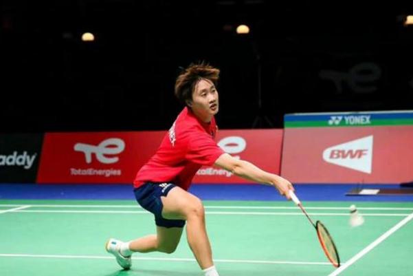 打羽毛球能长高吗 打羽毛球的正确姿势和动作 打羽毛球能长高吗 打羽毛球的正确姿势和动作