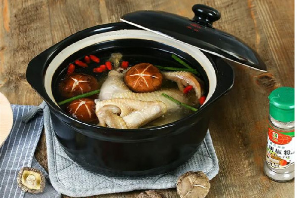 砂锅煲汤和铁锅煲汤有什么区别 砂锅煲汤有什么好处