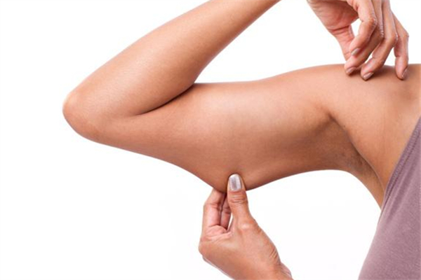 拜拜肉可以抽脂吗 拜拜肉抽脂危险吗 拜拜肉可以抽脂吗 拜拜肉抽脂危险吗