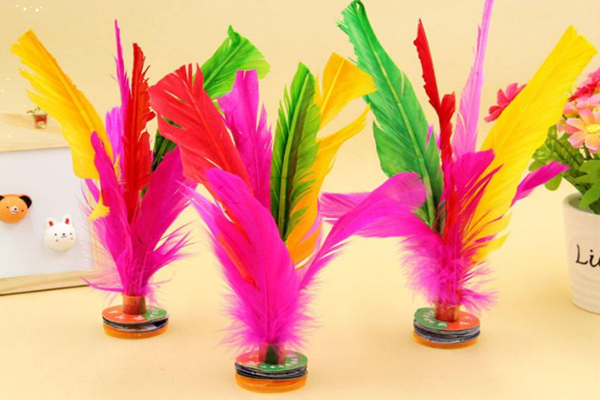 踢毽子有什么好处 踢毽子会损伤膝盖吗 踢毽子有什么好处 踢毽子会损伤膝盖吗