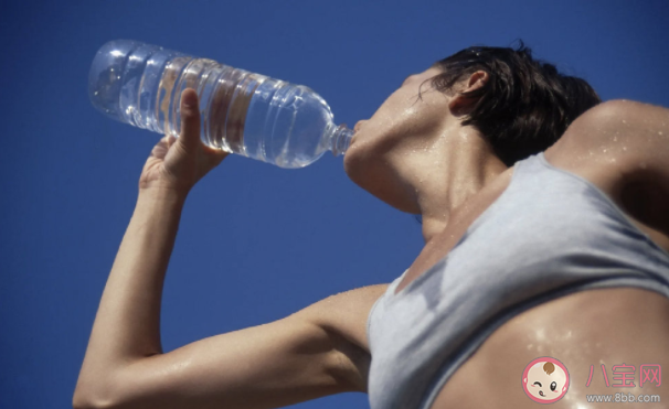 高价水是智商税吗 不同品牌水的价位为什么差距大 高价水是智商税吗 不同品牌水的价位为什么差距大