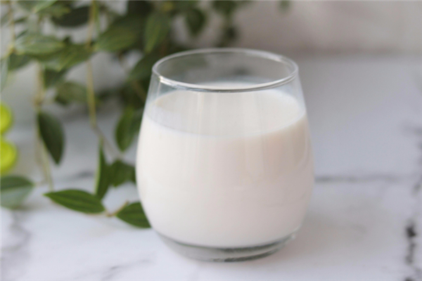 儿童牛奶和成人牛奶有啥区别 儿童牛奶和纯牛奶哪个好 儿童牛奶和成人牛奶有啥区别 儿童牛奶和纯牛奶哪个好