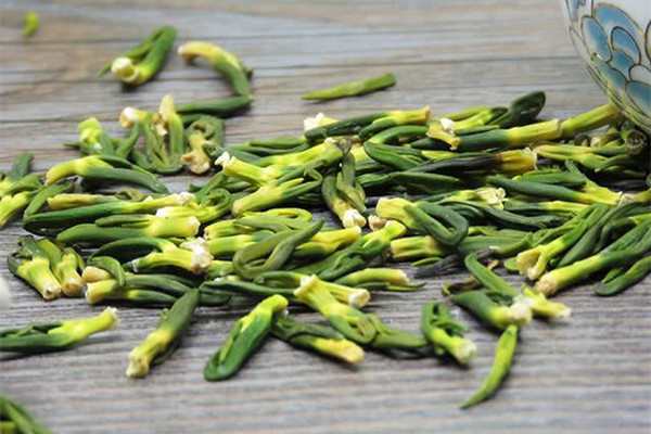 莲子心泡水喝能治咳嗽吗 莲子心泡水喝能治口臭吗