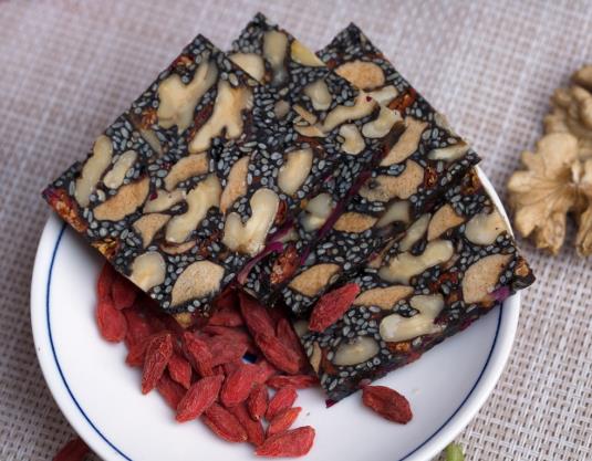 阿胶糕做好放冰箱冷却还是自然冷却?阿胶糕做好了有点软怎么办