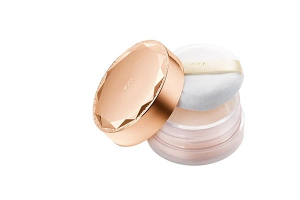 散粉有什么作用 散粉和定妆喷雾先用哪个 散粉有什么作用 散粉和定妆喷雾先用哪个