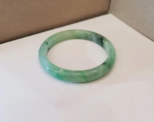 酸洗过的翡翠在紫光灯下是什么颜色的?酸洗过的翡翠怎么辨别?