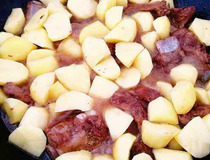 排骨土豆家常做法 7步教你做简单美味红烧排骨土豆块6