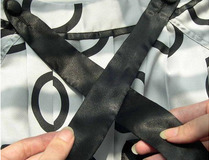 衣领蝴蝶结的系法 教你系出漂亮蝴蝶结1