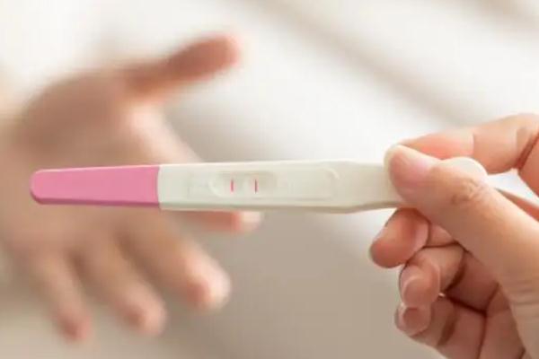 验孕棒有灰印是怀孕吗 验孕棒有一条特别浅几乎看不见