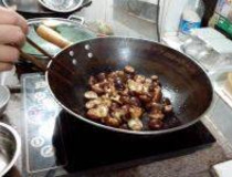 新鲜香菇怎么做好吃 简单美味蚝油炒香菇6