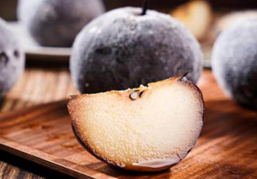 冻梨为什么是黑色的?冻梨里面为啥黑的冻梨图片