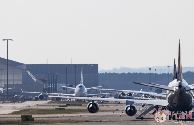 飞机停机信号员抹脖子是什么意思 地勤人员的手势都是什么意思 飞机停机信号员抹脖子是什么意思 地勤人员的手势都是什么意思