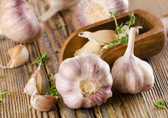 弄完大蒜手很辣怎么办?大蒜发黄是不是坏了