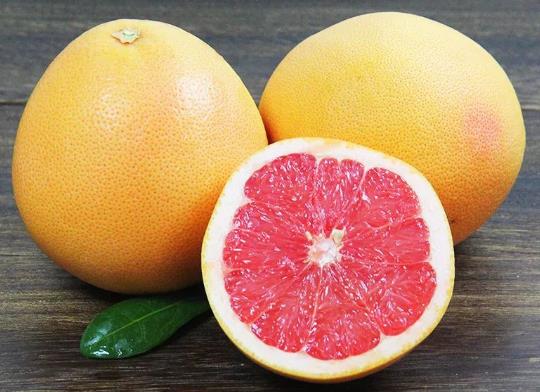 柚子有虫吃了会怎么样?柚子不够红可以吃吗